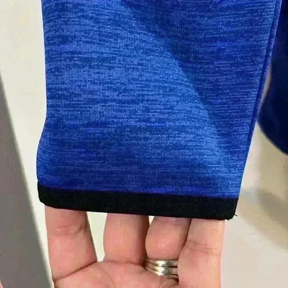 Like new Under Armour sweatshirt in a size small - Picture 5 of 7